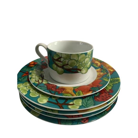 (4) American Atelier DELICIOUS Salad Plates Saucers Mugs Vintage Strawberries - Picture 6 of 14